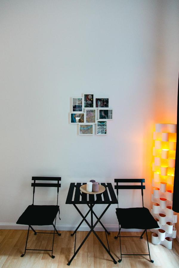 Black & White Apartment With A Gift Soft Panda Budapešť Exteriér fotografie